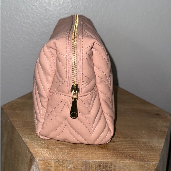 Vince Camuto pink quilted cosmetic bag - Picture 2 of 5